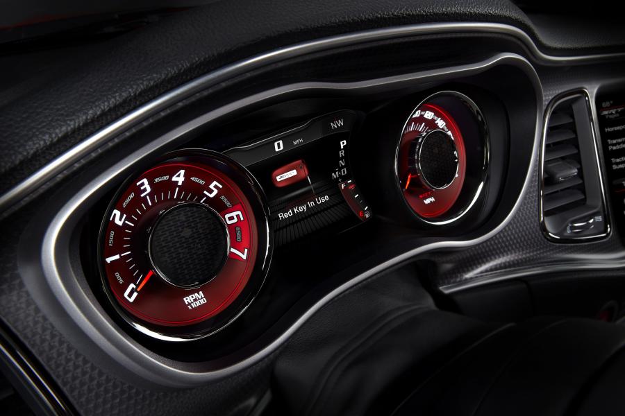  Dodge Challenger SRT 2015 года  (фото 37 из 79)